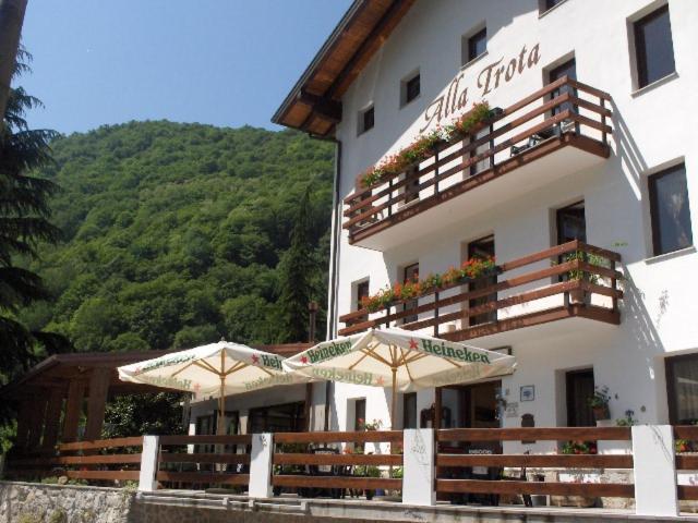 Albergo Alla Trota Pulfero Extérieur photo